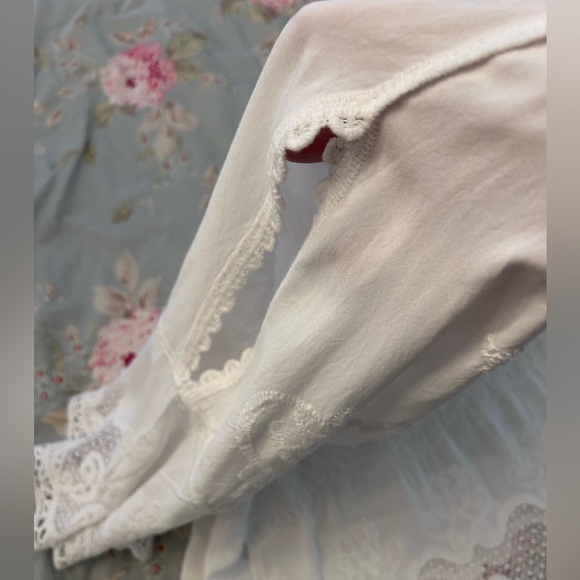 SPIAGGIA Dolce Luxury Embroidered 3/4 Bell Sleeve Wide Neck Crochet Trim Top - Picture 6 of 11